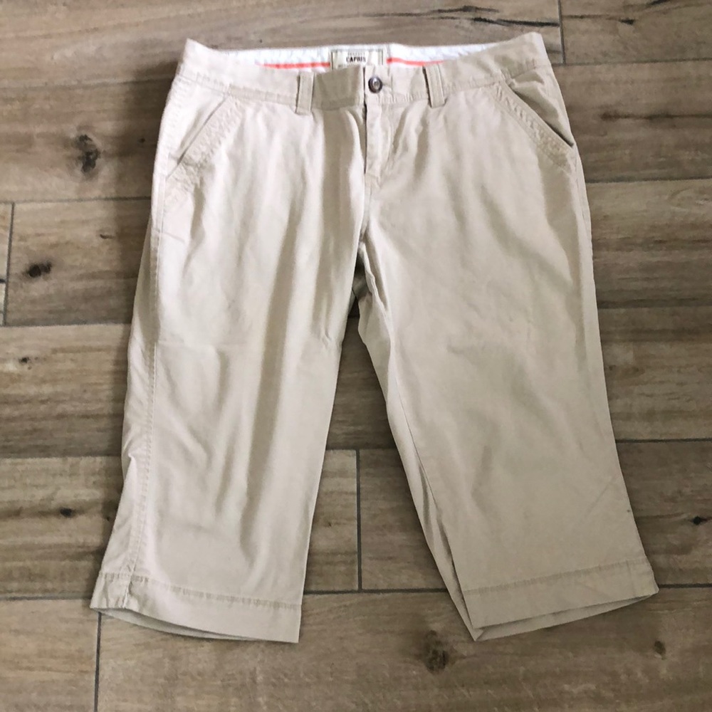 Old Navy khaki capris